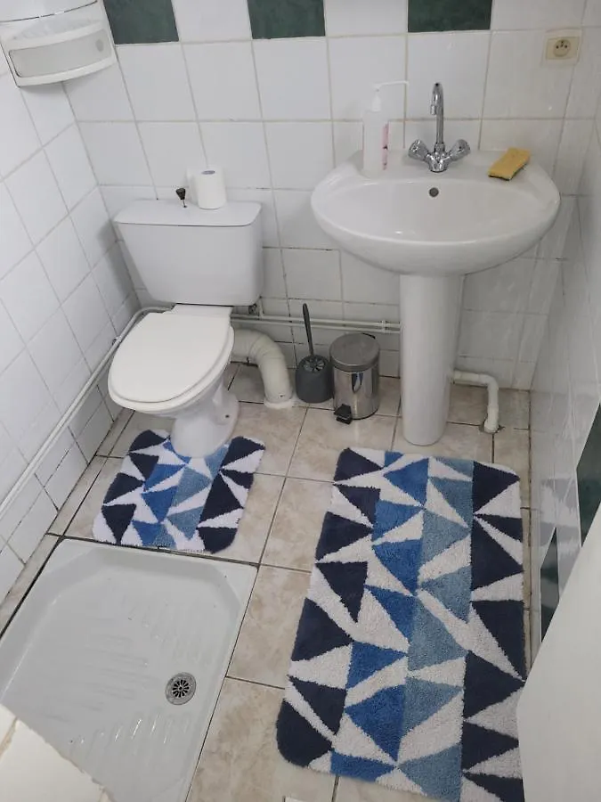 Le Bungalow Au Fond Du Jardin Valeille Apartment