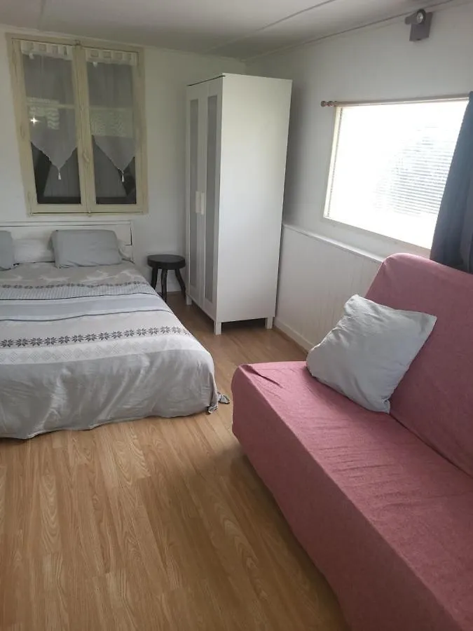 Le Bungalow Au Fond Du Jardin Valeille 0*,